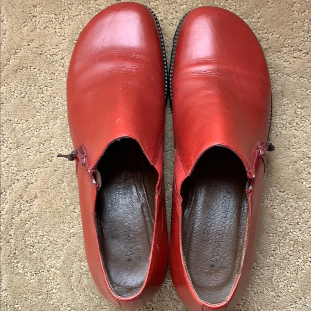 Donald Pliner women’s sz 11M - worn once!